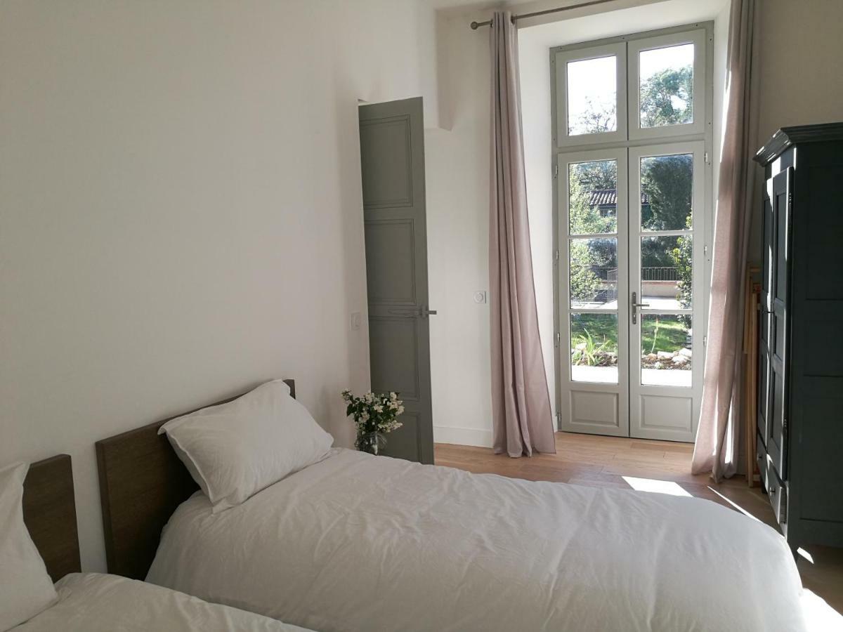 Gite Maison De L'Abbe ソレーズ エクステリア 写真